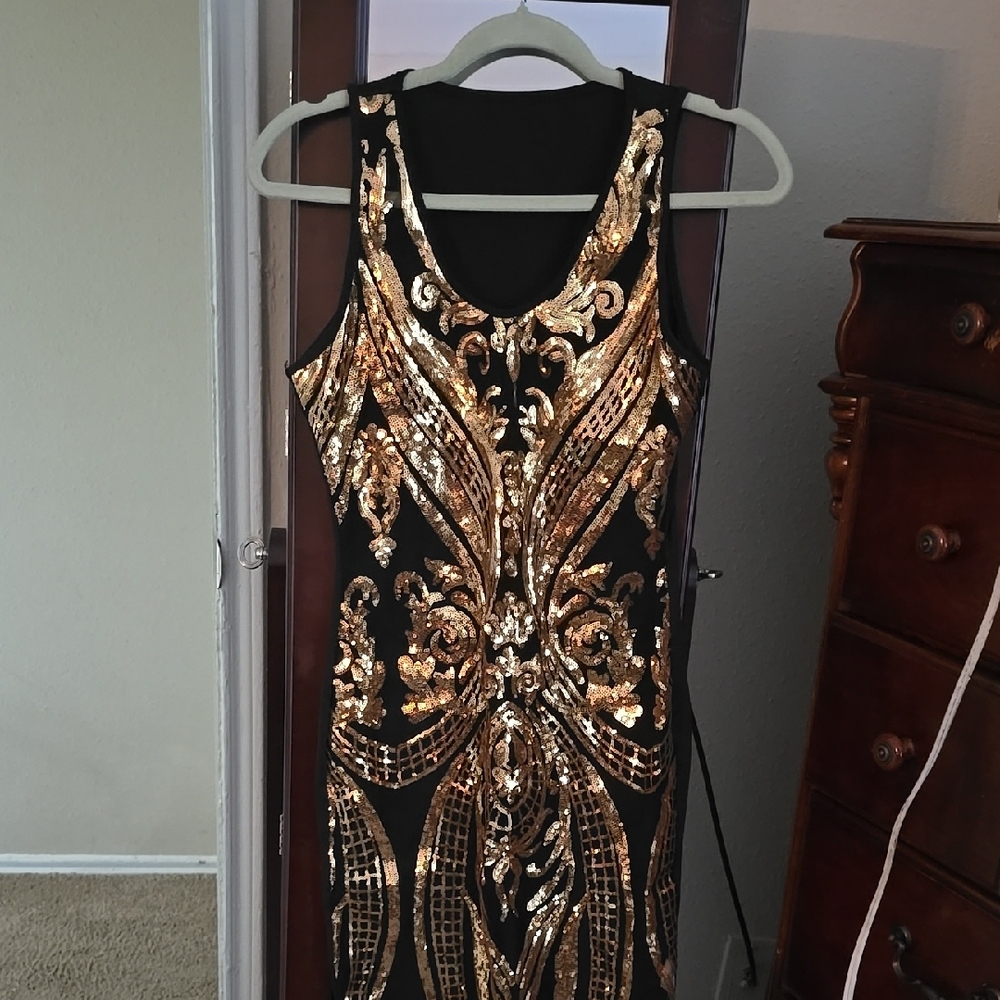 Elegant Black and Gold Sequin Dress